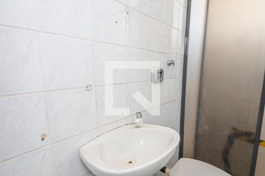 Banheiro de apartamento para alugar com 2 quartos, 60m² em São Miguel, São Leopoldo