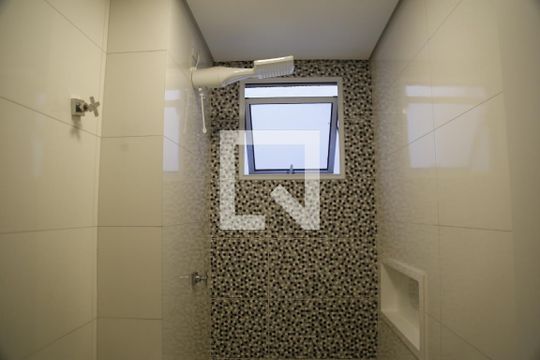 Banheiro de kitnet/studio para alugar com 1 quarto, 22m² em Brasilândia, São Paulo