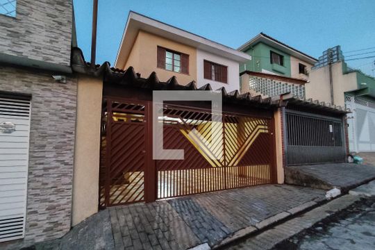 Fachada de casa à venda com 3 quartos, 240m² em Vila Gumercindo, São Paulo
