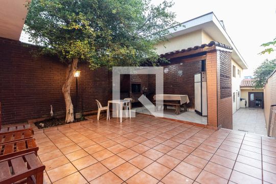Quintal de casa à venda com 3 quartos, 240m² em Vila Gumercindo, São Paulo