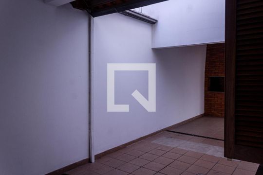 Área Externa de casa à venda com 3 quartos, 225m² em Santana, Porto Alegre