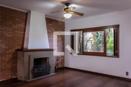 Casa à venda com 3 quartos, 225m² em Santana, Porto Alegre