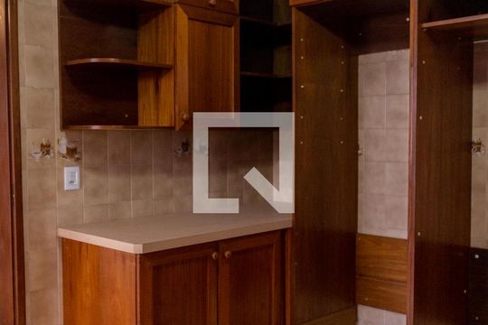 Cozinha de casa à venda com 3 quartos, 225m² em Santana, Porto Alegre