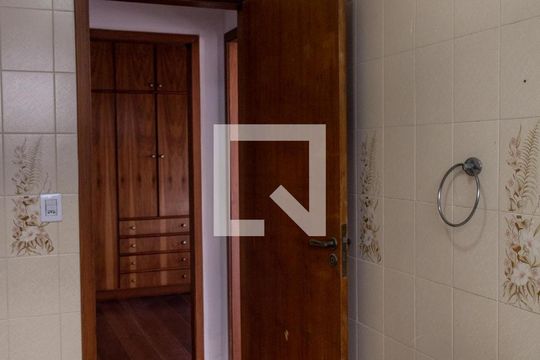 Banheiro  de casa à venda com 3 quartos, 225m² em Santana, Porto Alegre