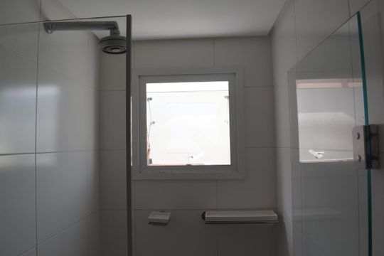 Banheiro da suíte de apartamento para alugar com 3 quartos, 113m² em Água Verde, Curitiba
