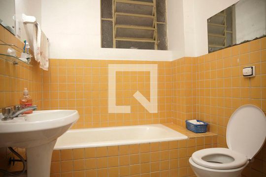 Banheiro de apartamento à venda com 3 quartos, 104m² em Centro Histórico, Porto Alegre
