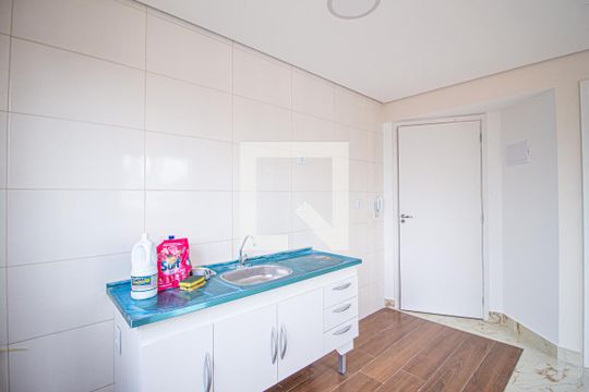 Cozinha e área de serviço de apartamento para alugar com 1 quarto, 35m² em Jardim das Flores, Osasco