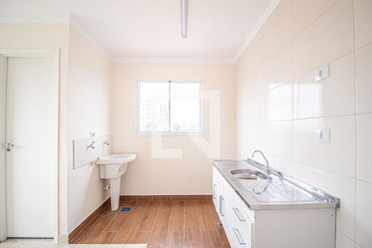 Cozinha e área de serviço de apartamento para alugar com 1 quarto, 35m² em Jardim das Flores, Osasco