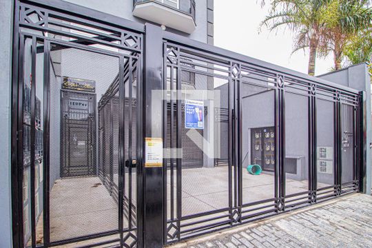 Fachada de apartamento para alugar com 1 quarto, 35m² em Jardim das Flores, Osasco