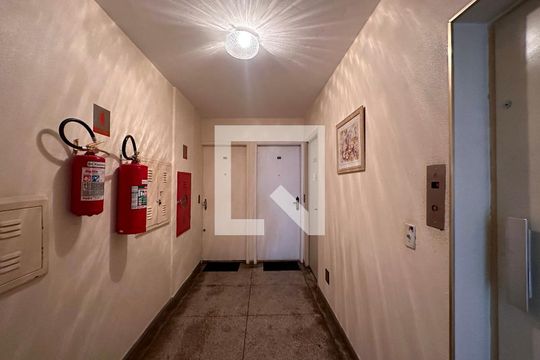 Corredor de apartamento à venda com 1 quarto, 38m² em Santo Amaro, São Paulo