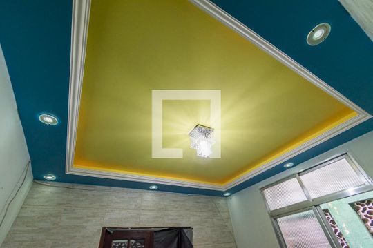 Sala - Detalhe das luminárias de casa à venda com 1 quarto, 49m² em Penha, Rio de Janeiro