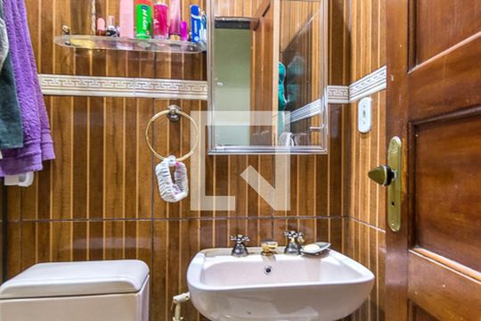 Banheiro de casa à venda com 1 quarto, 49m² em Penha, Rio de Janeiro