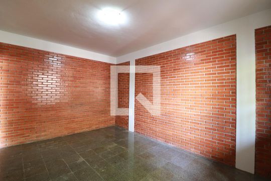 Quarto 2 de casa para alugar com 8 quartos, 268m² em Santa Mônica, Uberlândia