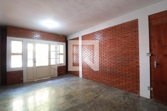 Quarto 1 de casa para alugar com 8 quartos, 268m² em Santa Mônica, Uberlândia