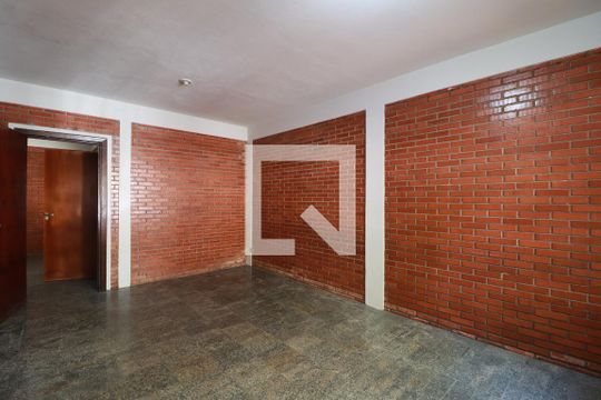 Sala de casa para alugar com 8 quartos, 268m² em Santa Mônica, Uberlândia