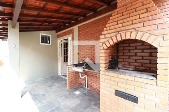 Área gourmet de casa para alugar com 8 quartos, 268m² em Santa Mônica, Uberlândia