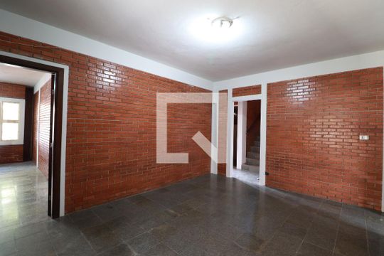 Quarto 1 de casa para alugar com 8 quartos, 268m² em Santa Mônica, Uberlândia