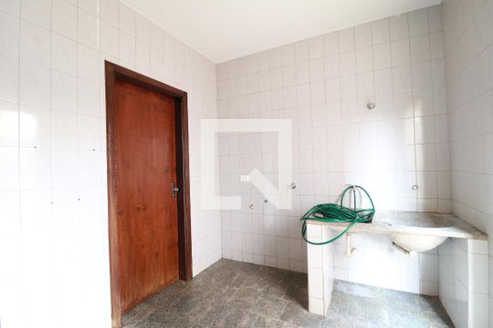 Lavanderia de casa para alugar com 8 quartos, 268m² em Santa Mônica, Uberlândia