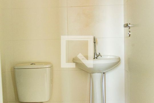 Banheiro de apartamento para alugar com 2 quartos, 34m² em Cambuci, São Paulo