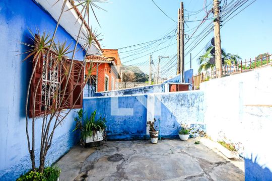 Quintal - Frente de casa à venda com 3 quartos, 400m² em Vila Progredior, São Paulo