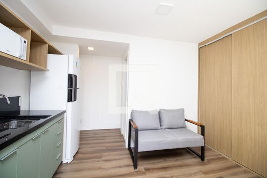 Sala- sofá de kitnet/studio à venda com 1 quarto, 34m² em Indianópolis, São Paulo