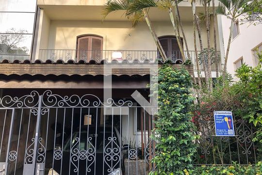 Fachada de casa à venda com 3 quartos, 300m² em Santa Paula, São Caetano do Sul