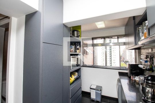 Cozinha de apartamento para alugar com 2 quartos, 70m² em Vila Uberabinha, São Paulo