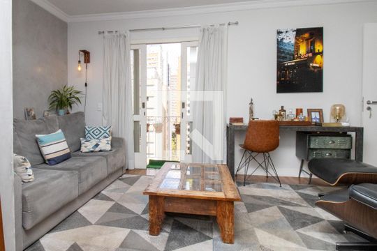 Apartamento para alugar com 2 quartos, 70m² em Vila Uberabinha, São Paulo