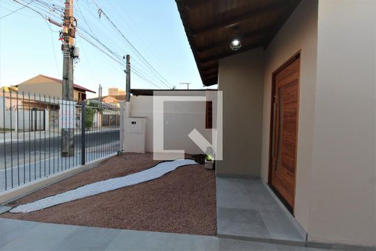 Vista da Rua de casa à venda com 2 quartos, 200m² em Harmonia, Canoas