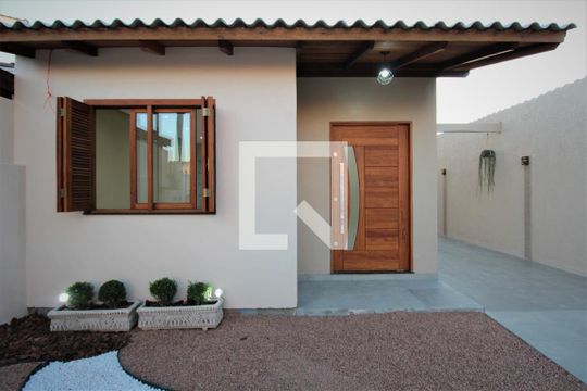 Fachada de casa à venda com 2 quartos, 200m² em Harmonia, Canoas
