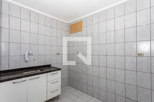 Cozinha de casa para alugar com 1 quarto, 20m² em Vila Brasilina, São Paulo