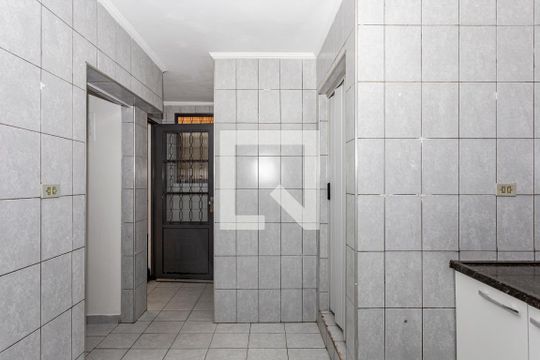 Cozinha de casa para alugar com 1 quarto, 20m² em Vila Brasilina, São Paulo