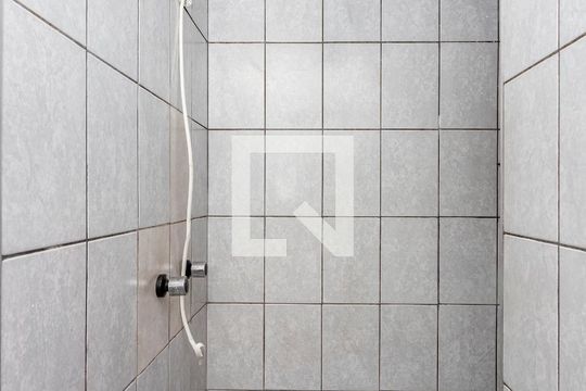 Banheiro de casa para alugar com 1 quarto, 20m² em Vila Brasilina, São Paulo