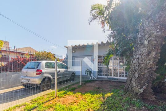 Fachada de casa à venda com 2 quartos, 130m² em Ipanema, Porto Alegre