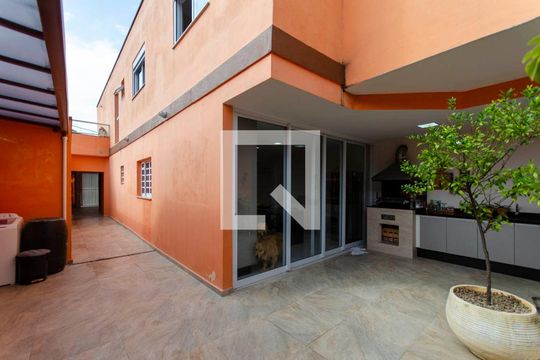 Quintal de casa à venda com 3 quartos, 420m² em Vila Euthalia, São Paulo