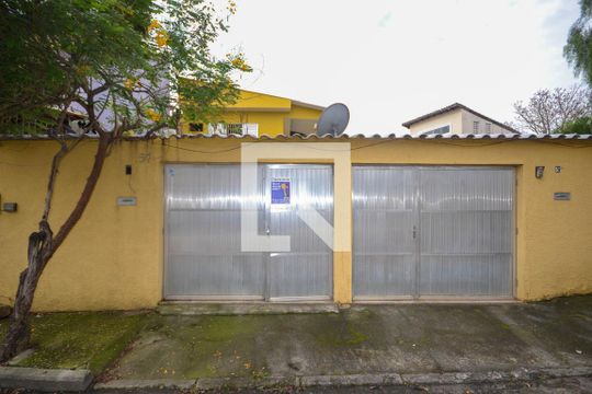 Fachada de casa para alugar com 2 quartos, 120m² em Guarani, Nova Iguaçu