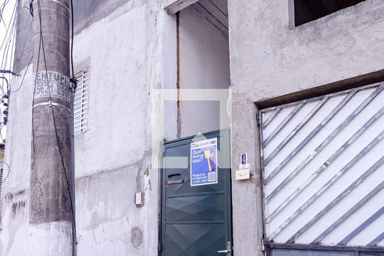 Fachada de casa para alugar com 2 quartos, 40m² em Americanópolis, São Paulo