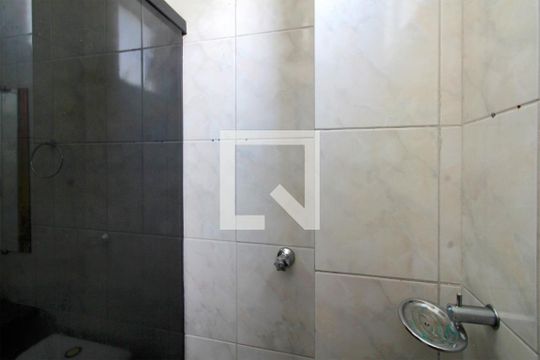 Banheiro de apartamento para alugar com 2 quartos, 50m² em Castelo, Belo Horizonte