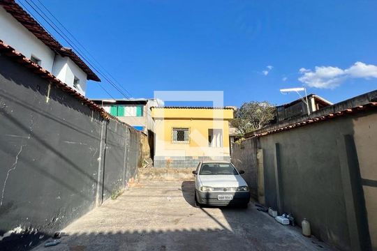 Garagem 1 de casa à venda com 3 quartos, 240m² em Boa Vista, Belo Horizonte