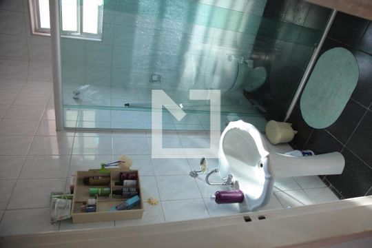 Banheiro 1 de casa à venda com 3 quartos, 208m² em Veloso, Osasco