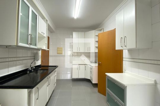 Cozinha de apartamento para alugar com 3 quartos, 139m² em Tamboré, Santana de Parnaíba