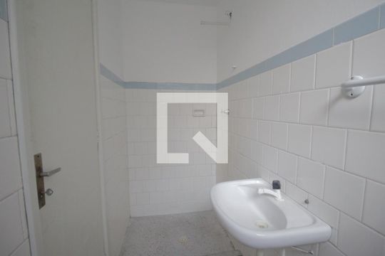 Banheiro de apartamento à venda com 1 quarto, 50m² em Passo D’areia, Porto Alegre