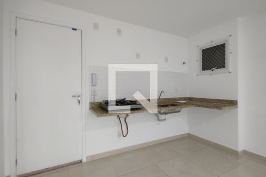 Sala/Cozinha de apartamento para alugar com 1 quarto, 39m² em Taquara, Rio de Janeiro