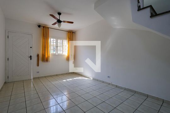 Sala de casa de condomínio para alugar com 2 quartos, 75m² em Vila Guaca, São Paulo