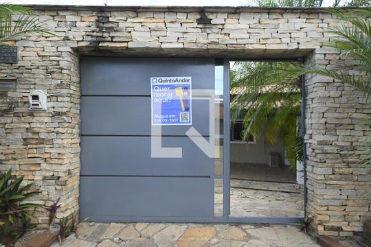 Fachada de casa para alugar com 3 quartos, 300m² em Setor Jao, Goiânia