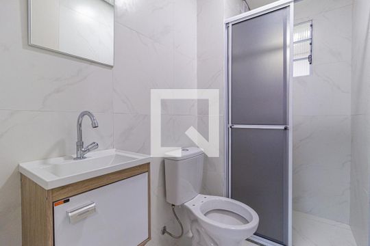 Banheiro de kitnet/studio para alugar com 1 quarto, 23m² em Centro, Osasco