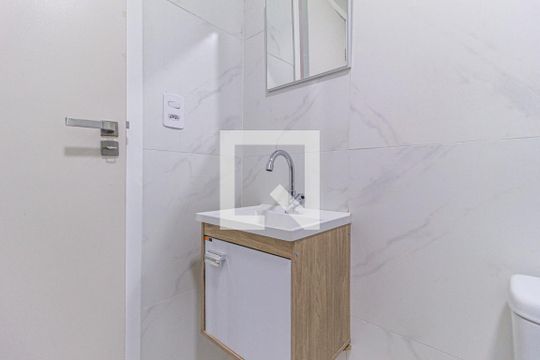 Banheiro de kitnet/studio para alugar com 1 quarto, 23m² em Centro, Osasco