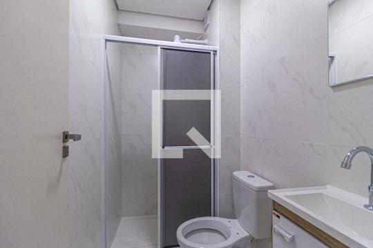 Banheiro de kitnet/studio para alugar com 1 quarto, 22m² em Centro, Osasco