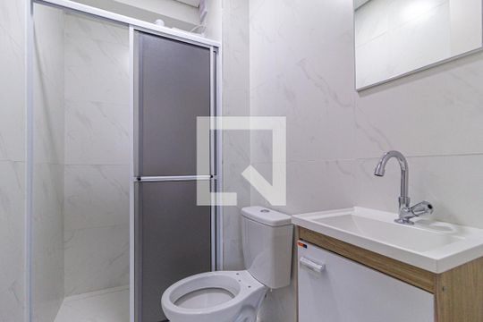 Banheiro de kitnet/studio para alugar com 1 quarto, 22m² em Centro, Osasco