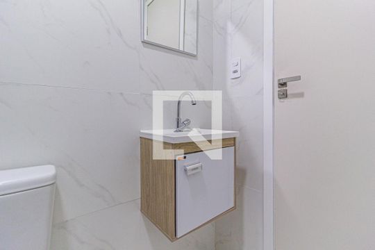 Banheiro de kitnet/studio para alugar com 1 quarto, 22m² em Centro, Osasco